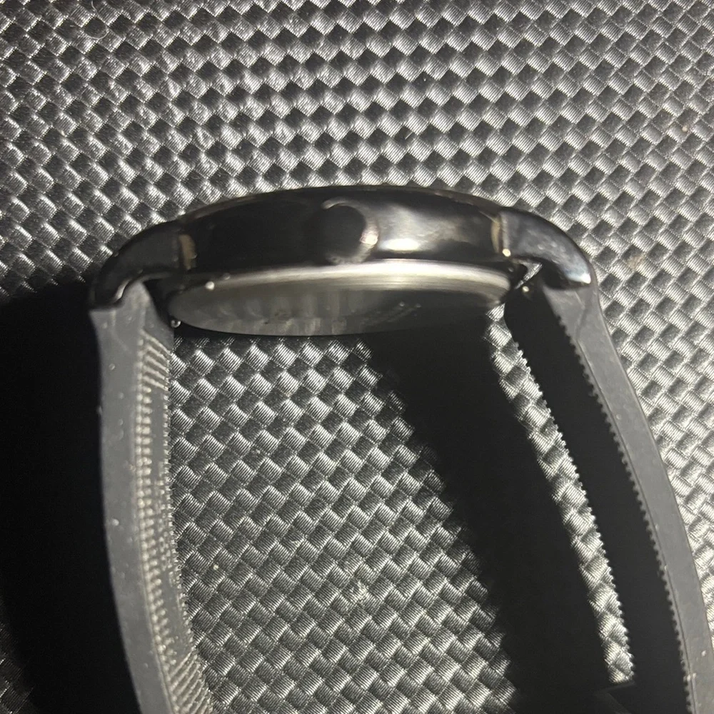 Timex Charcoal and Black Timepiece with high quality soft silicone strap. - Picture 4 of 5